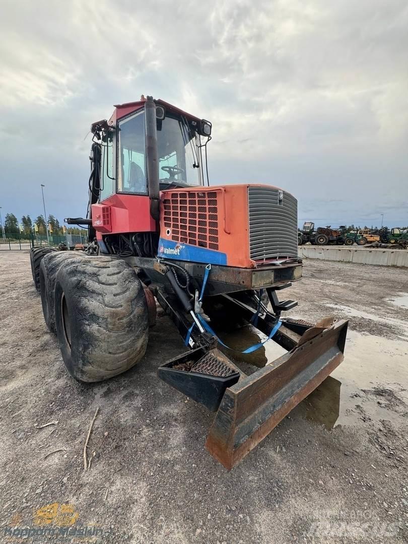 Valmet 890.2 شاحنات