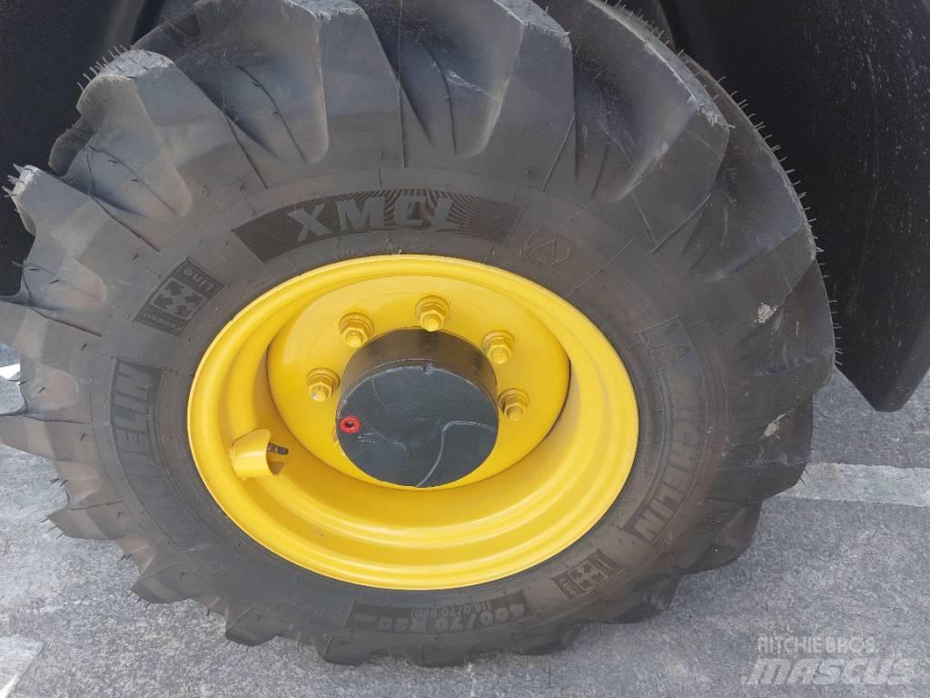 Komatsu WA80M-8 لوادر صغيرة