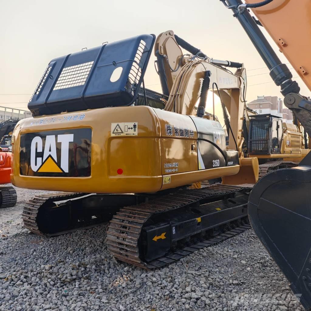 CAT 326D حفارات زحافة