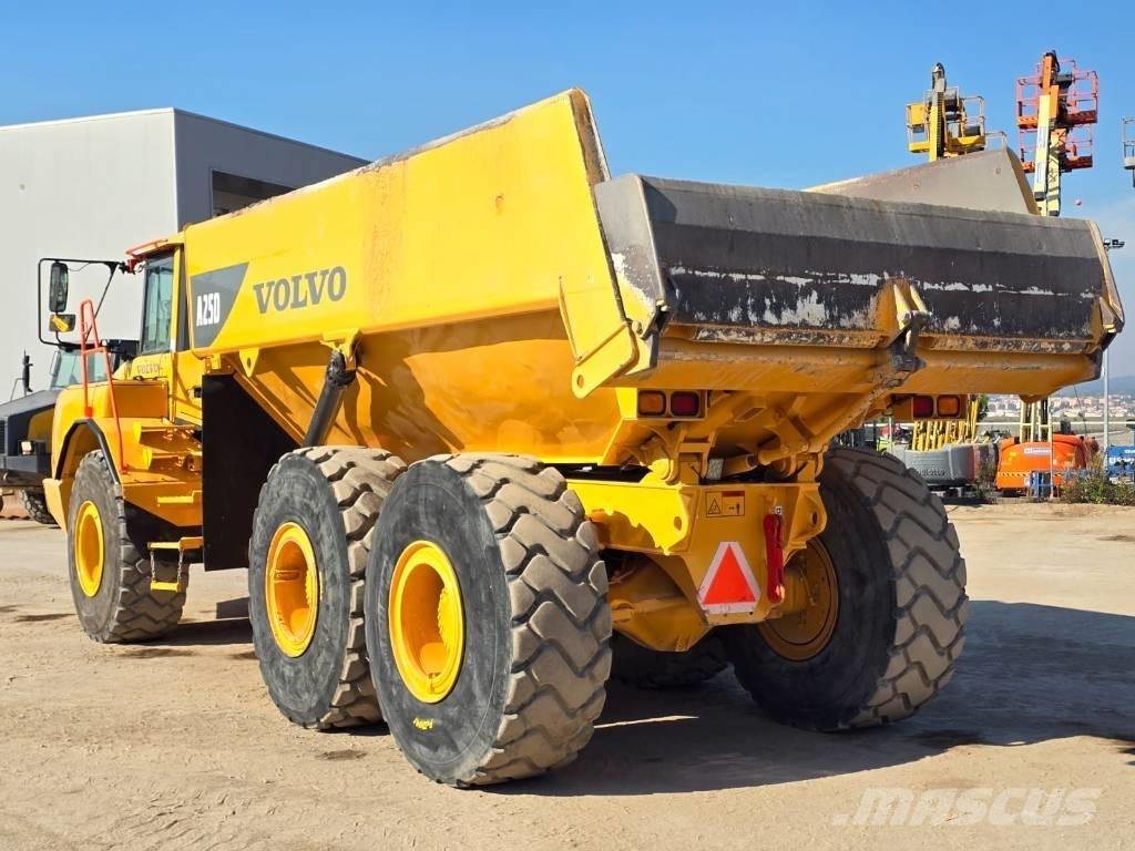 Volvo A25 D عربات نقل قلابة للمواقع