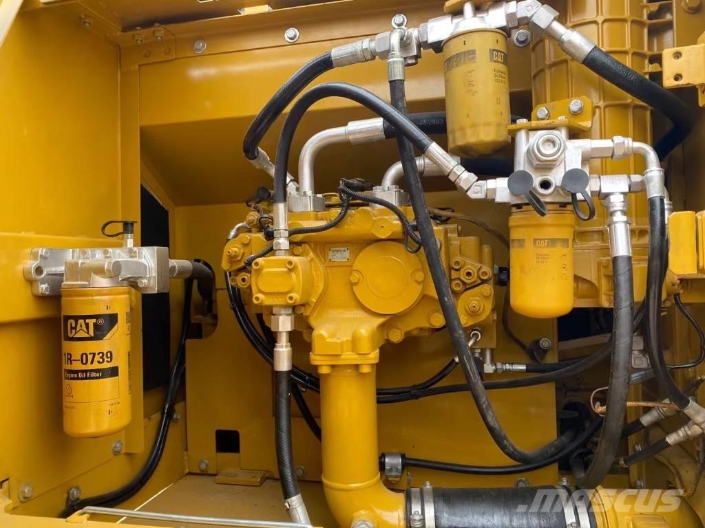 CAT 324 حفارات زحافة