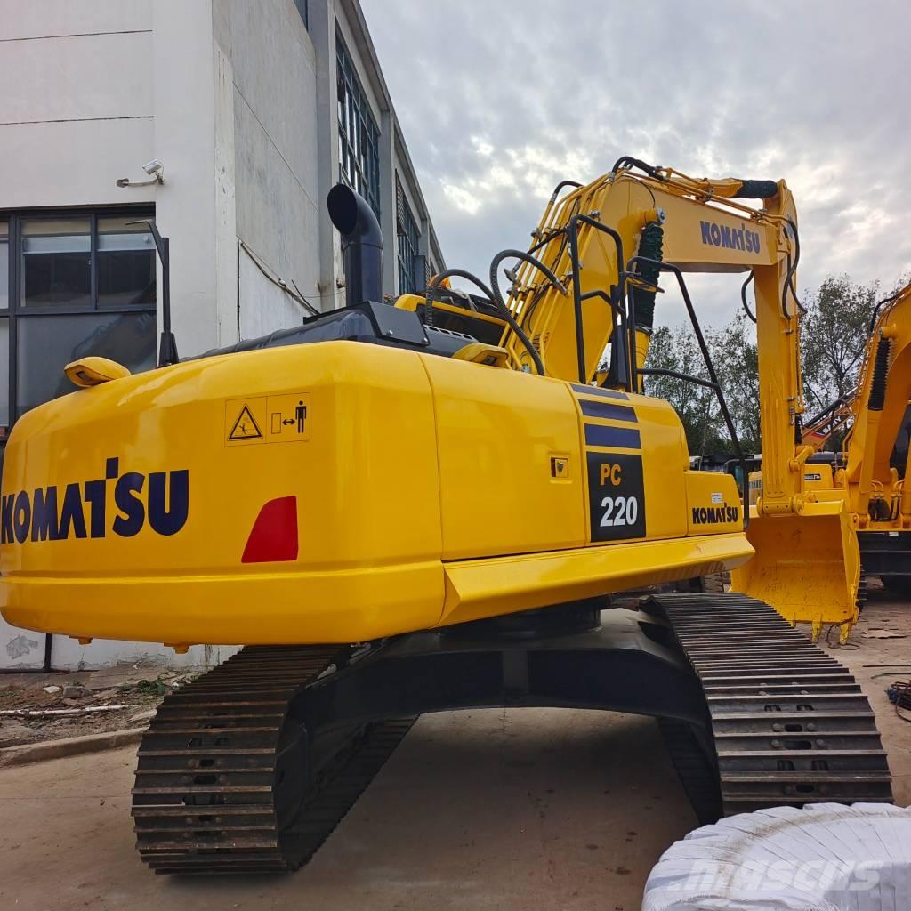 Komatsu PC 220-8 حفارات زحافة