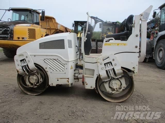 Bomag BW 100 AD-4 مداحل ثنائية الاسطوانة