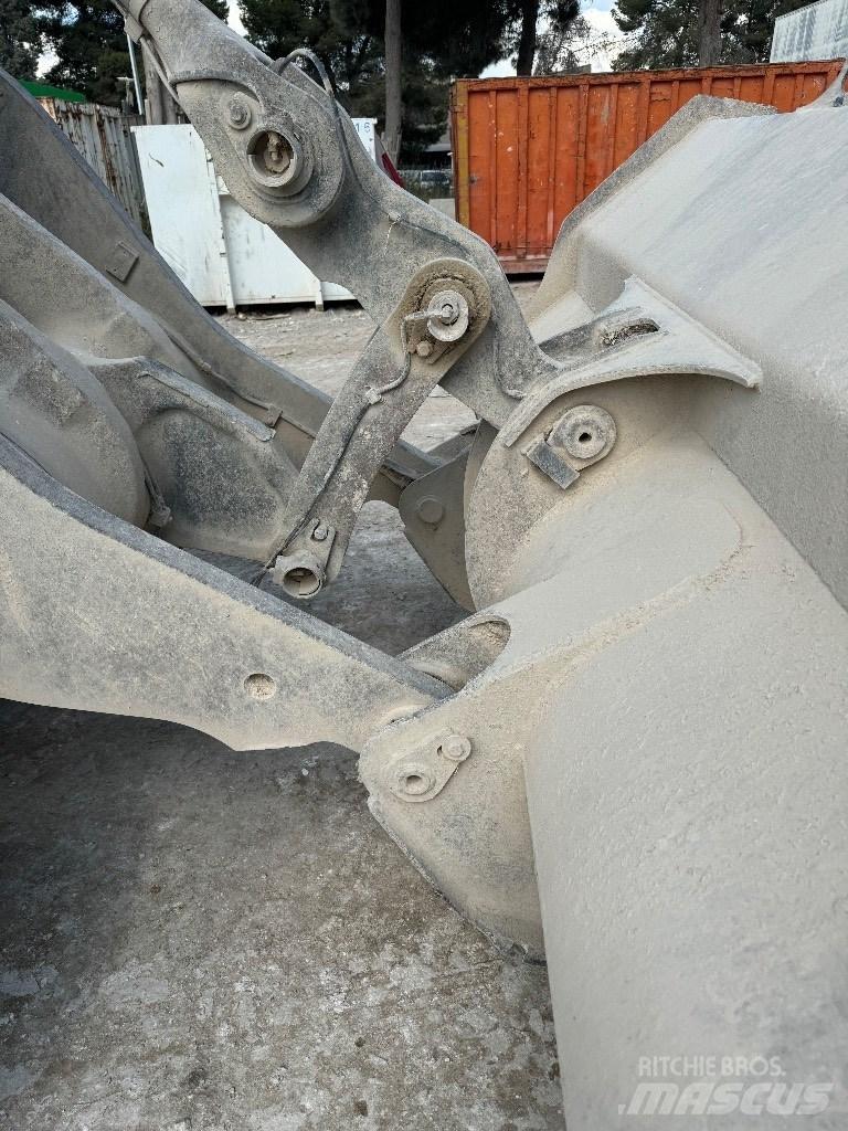Volvo L 120 F لوادر بعجل