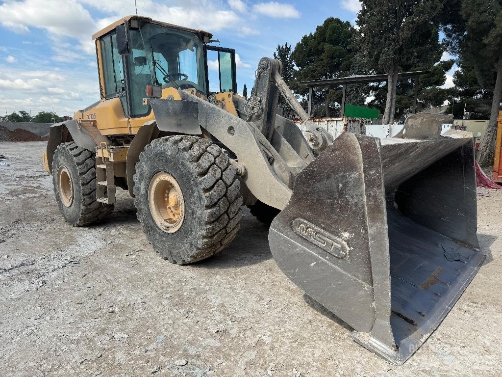 Volvo L 120 F لوادر بعجل