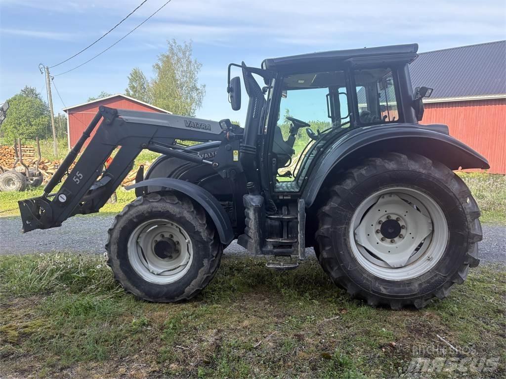 Valtra N122 الجرارات