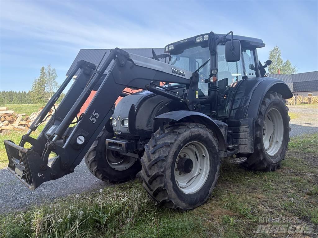 Valtra N122 الجرارات