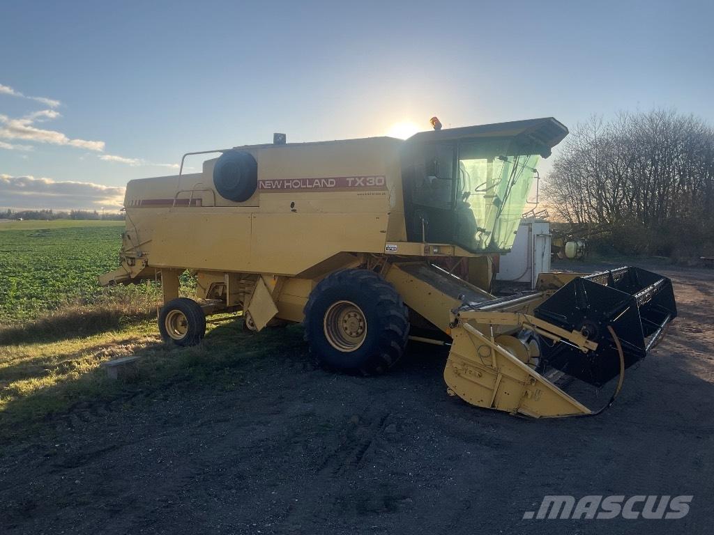 New Holland TX 30 حصادات