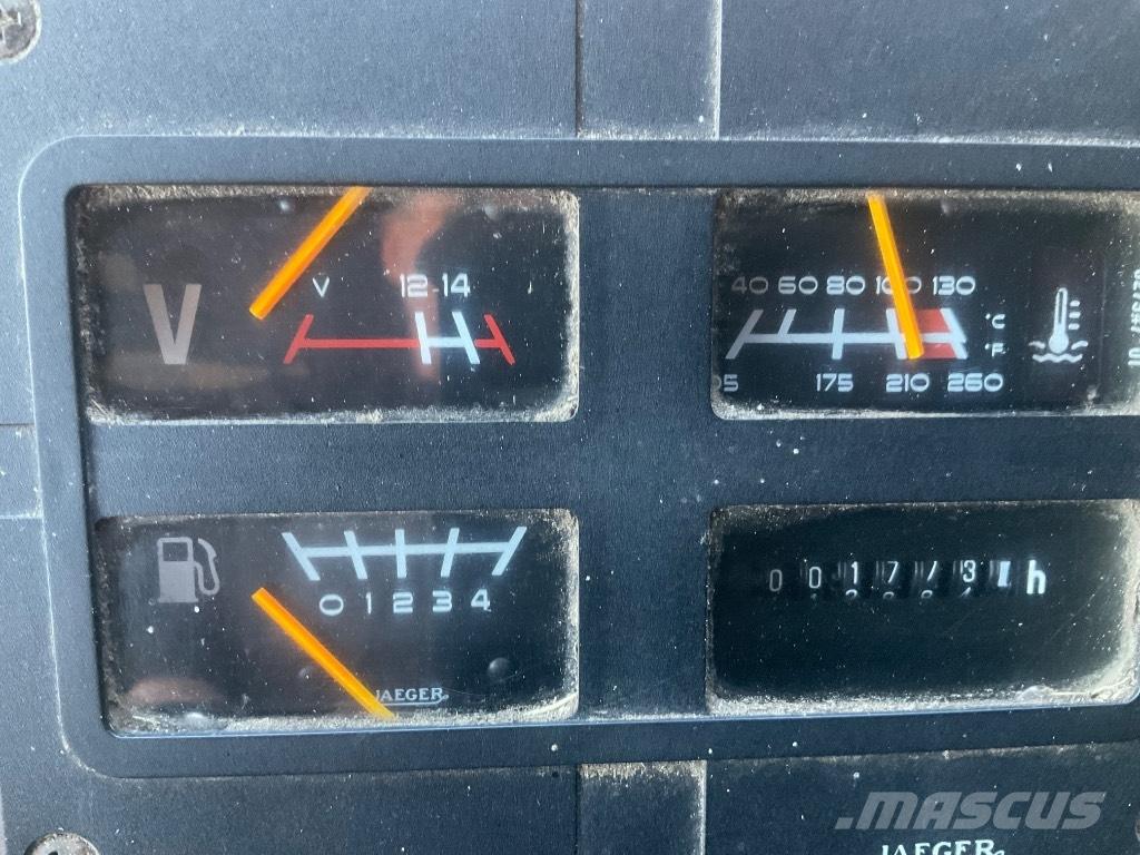 New Holland TX 30 حصادات