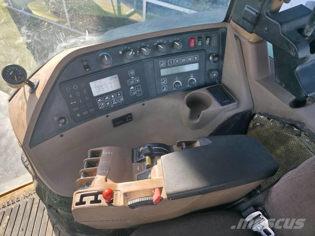 John Deere 8200 الجرارات