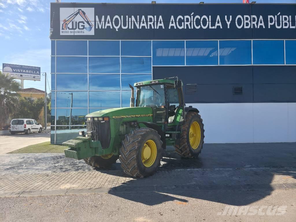 John Deere 8200 الجرارات