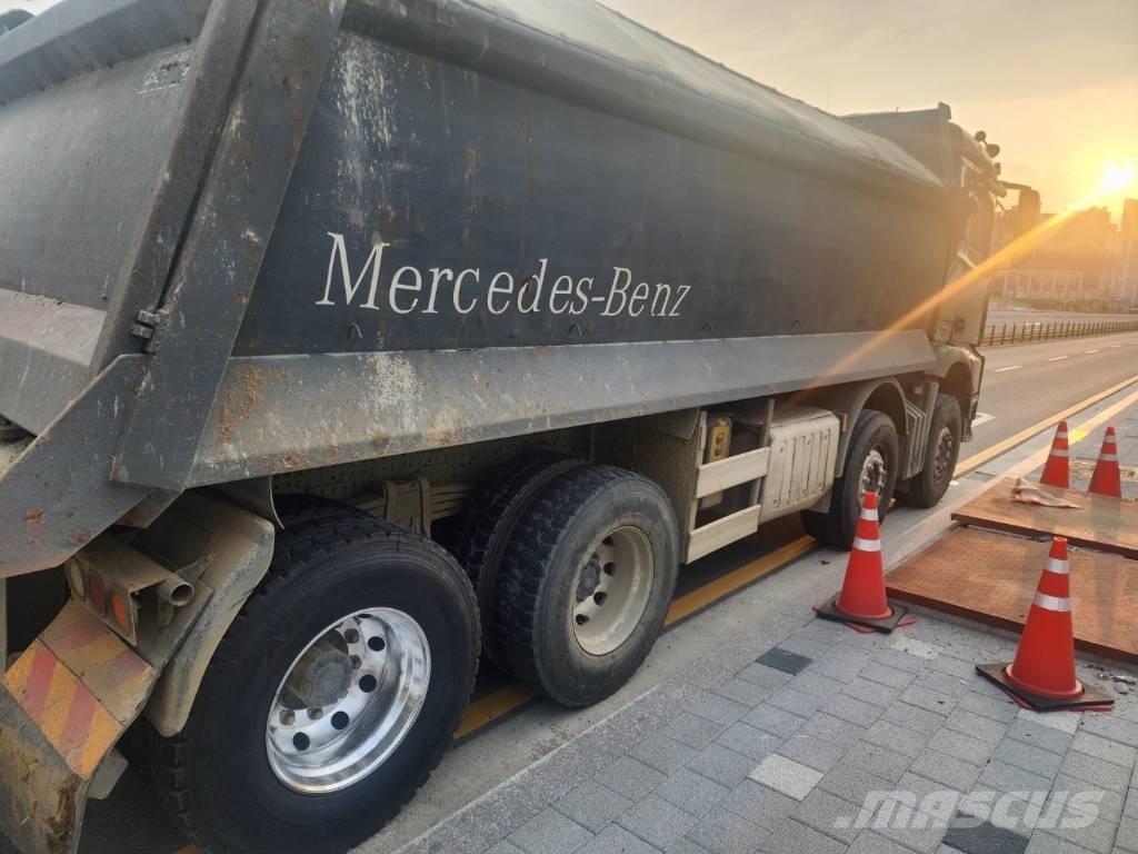 Mercedes-Benz 3951K عربات نقل قلابة للمواقع