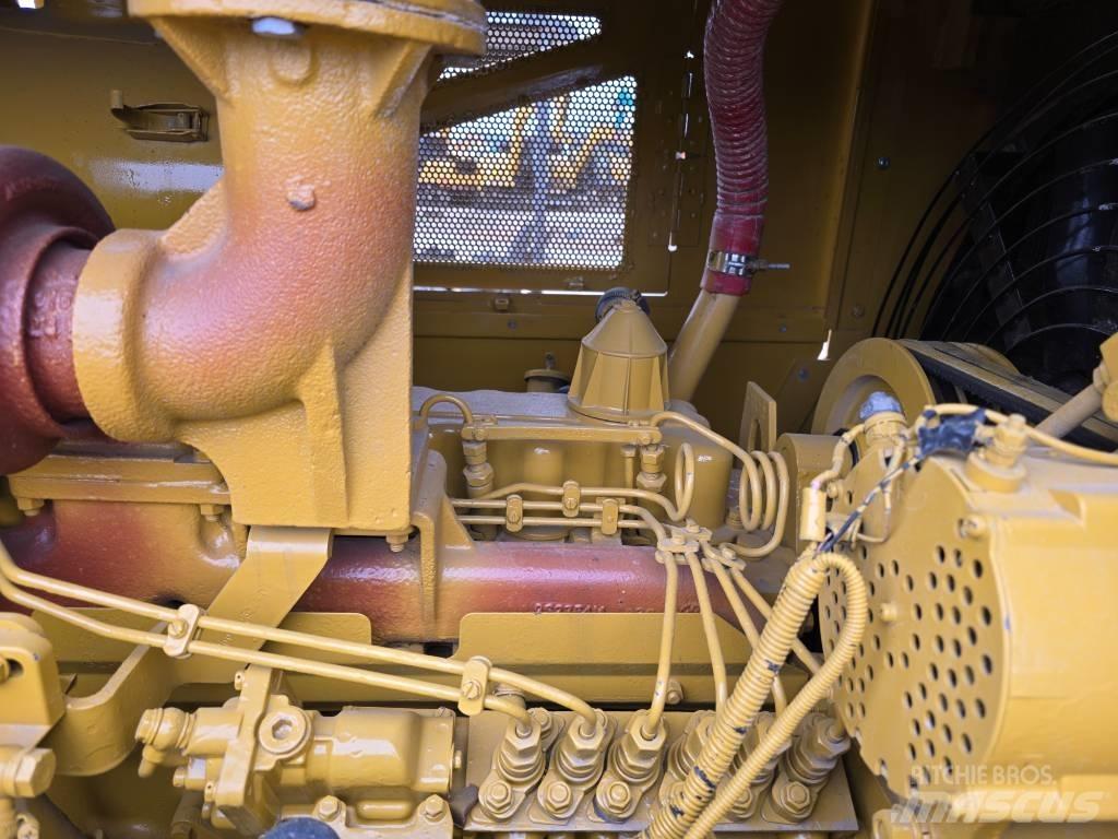 CAT D7G بلدوزرات مجنزرة