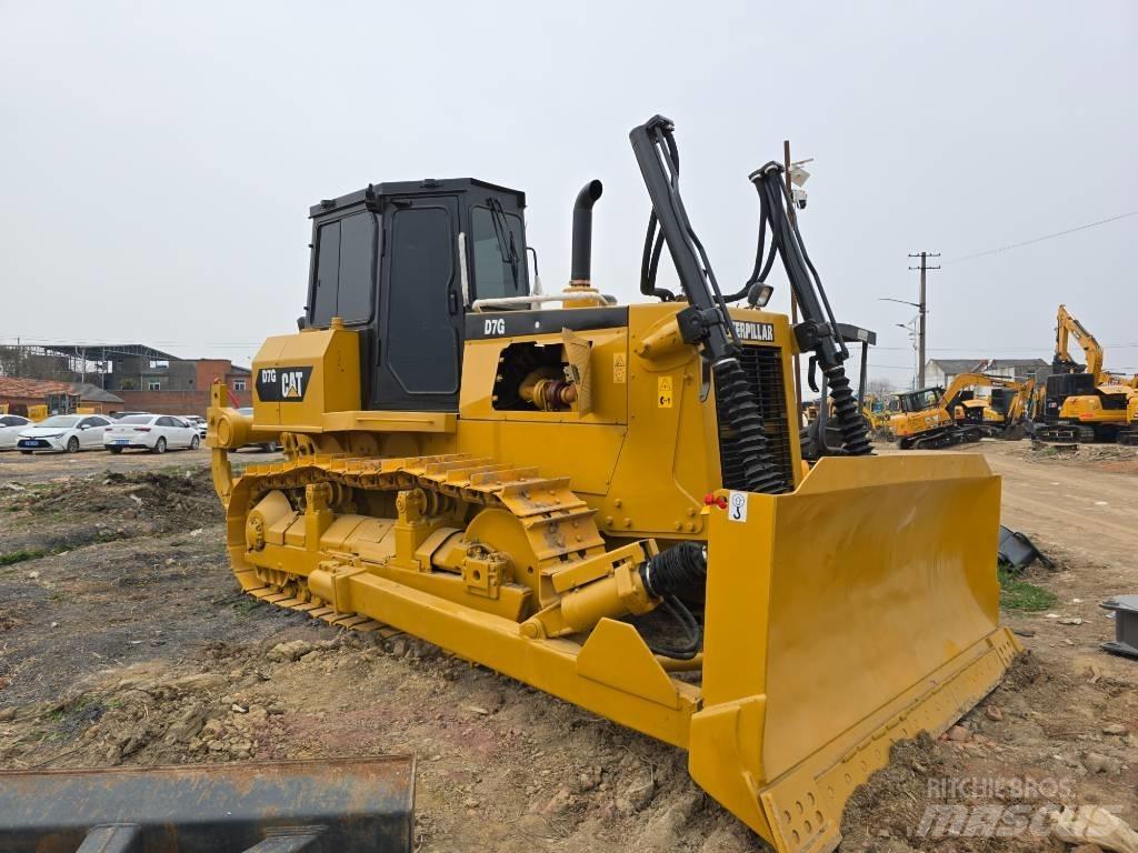 CAT D7G بلدوزرات مجنزرة