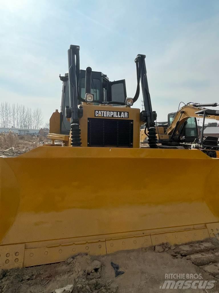 CAT D 7 G بلدوزرات مجنزرة