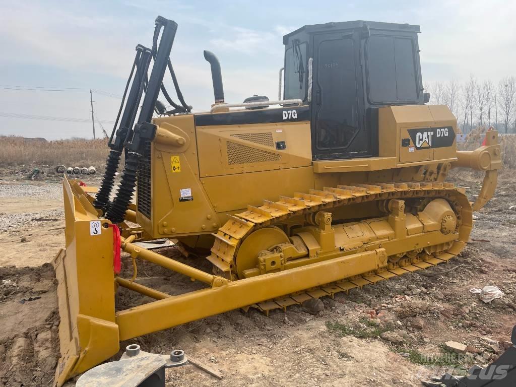 CAT D 7 G بلدوزرات مجنزرة