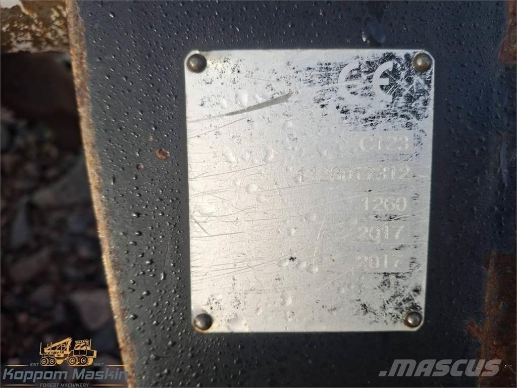Komatsu c123 رؤوس حصادات