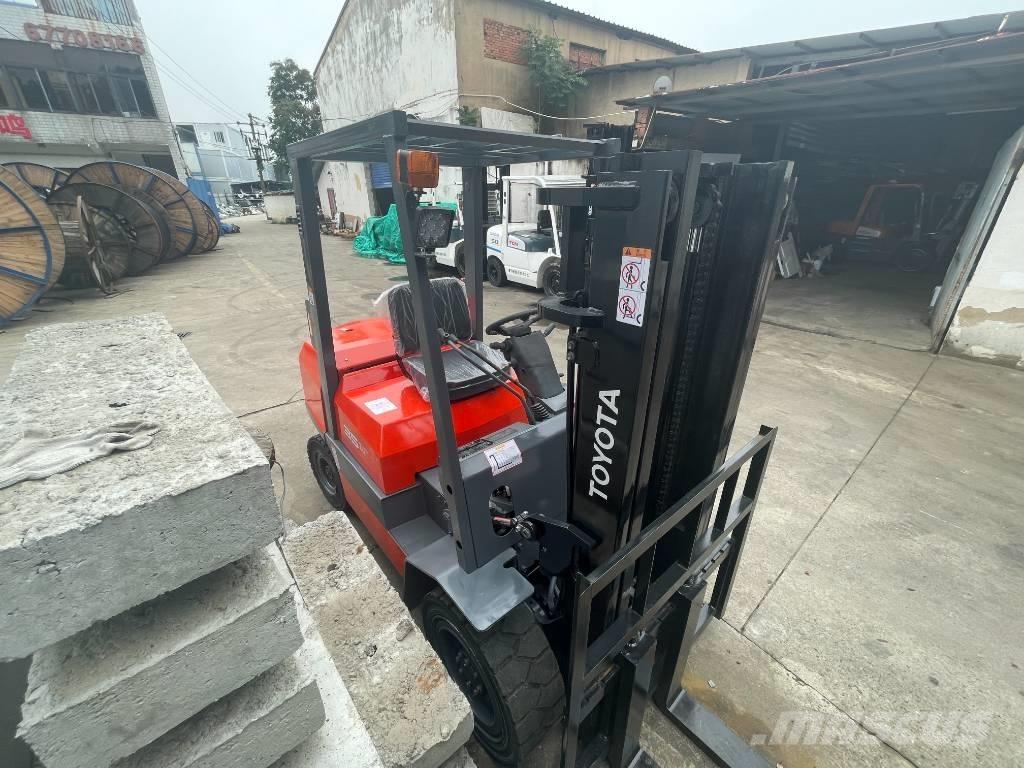 Toyota 3.5t شاحنات الديزل