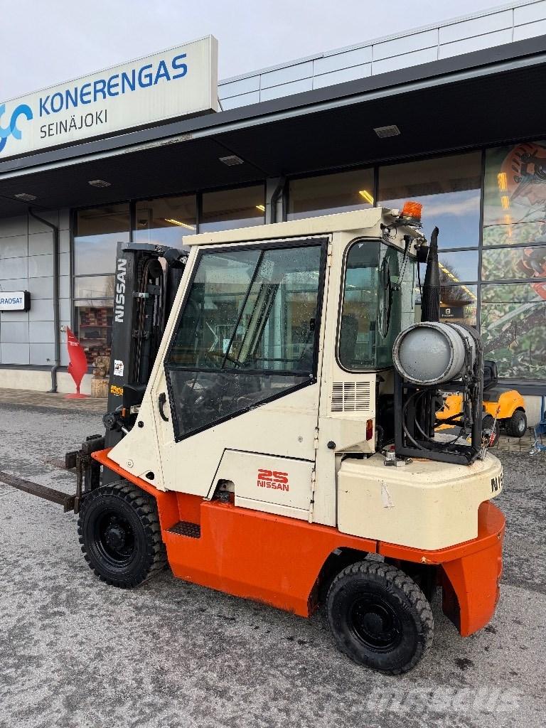 Nissan 25 شاحنات LPG