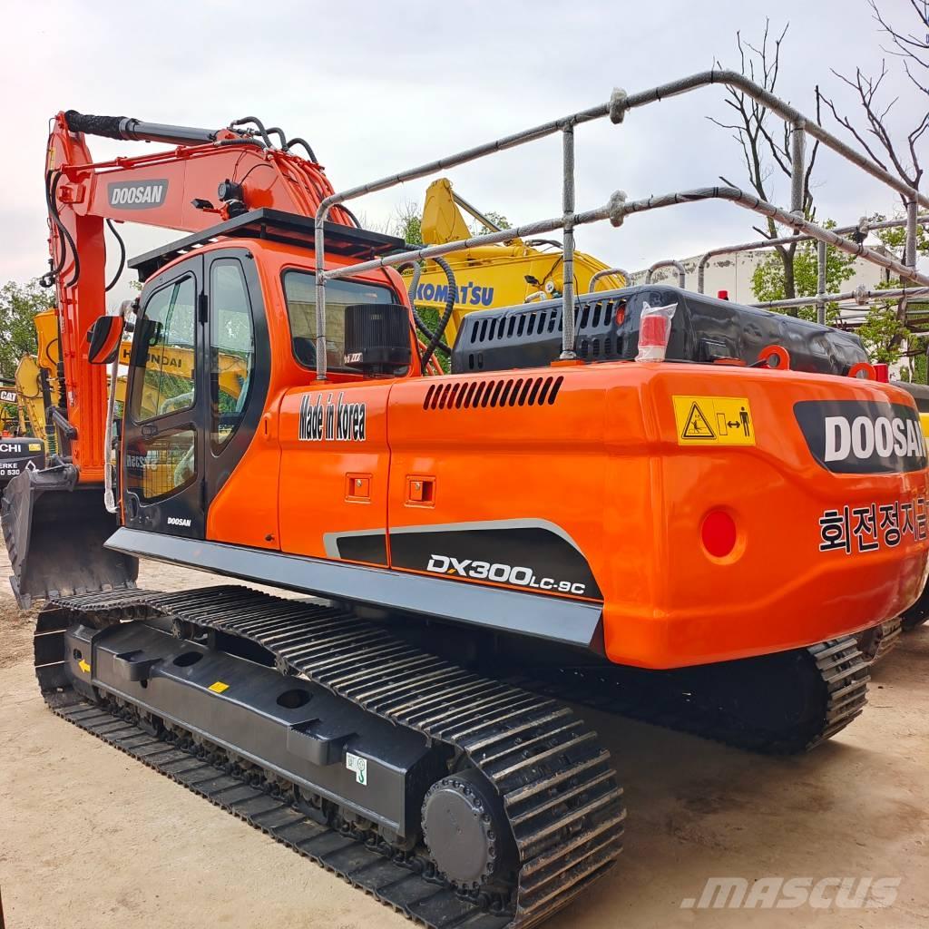 Doosan DX 300 LCA حفارات زحافة