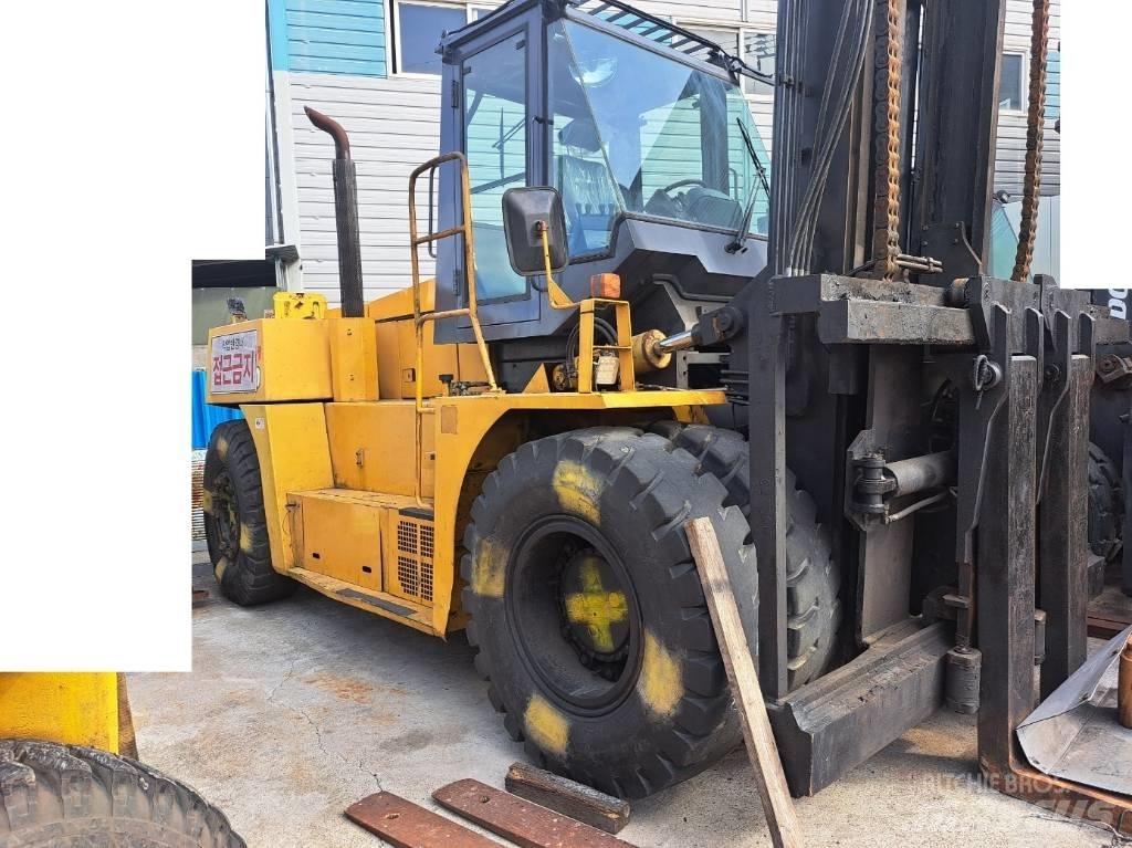 TCM FD200 شاحنات ذات رافعات شوكية - أخرى