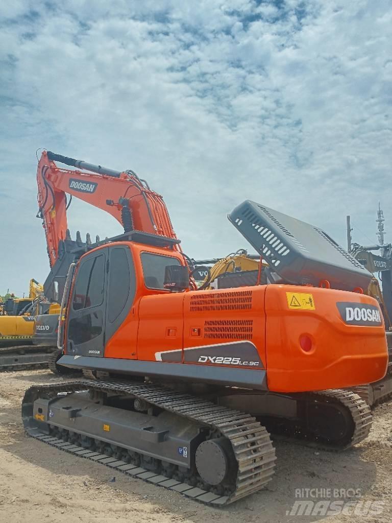 Doosan DX 225LC-9C حفارات زحافة