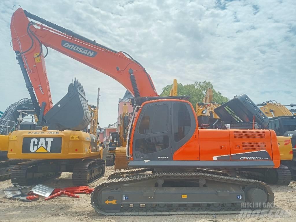 Doosan DX 225LC-9C حفارات زحافة