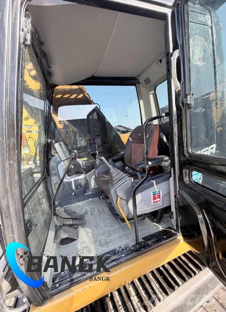 CAT 320 D حفارات زحافة