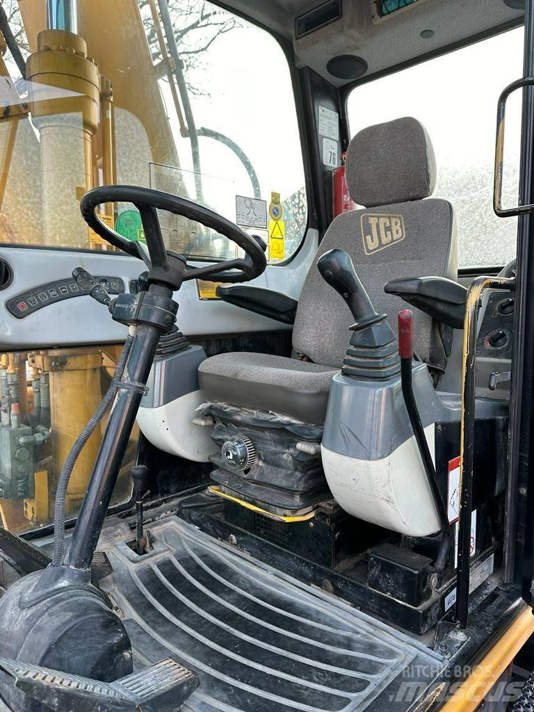 JCB JS 160 W حفارات بعجل