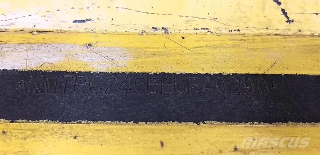 Komatsu PC 138 US-10 حفارات زحافة