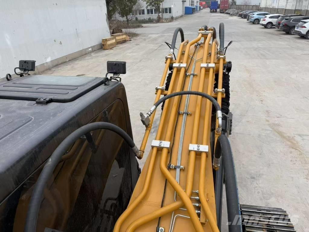 Sany SY 215 C حفارات زحافة