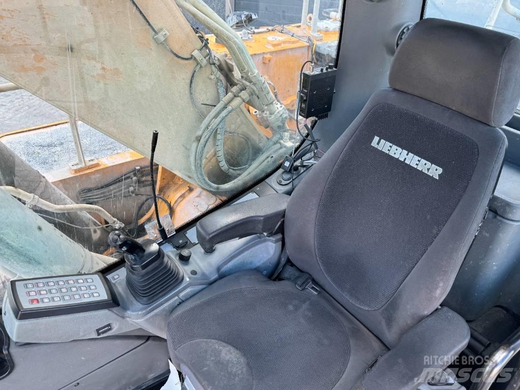 Liebherr R 926 LC حفارات زحافة