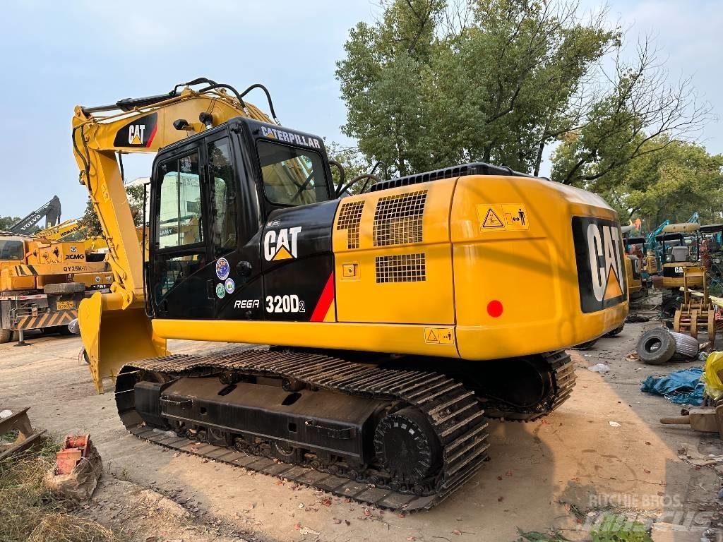 CAT 320 D حفارات زحافة