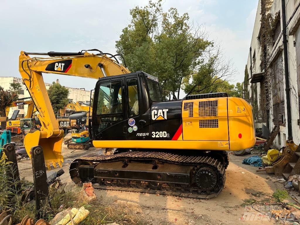 CAT 320 D حفارات زحافة