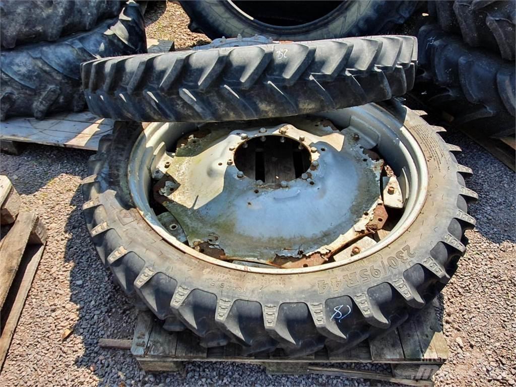BKT 230/95R44 x2 الإطارات والعجلات والحافات
