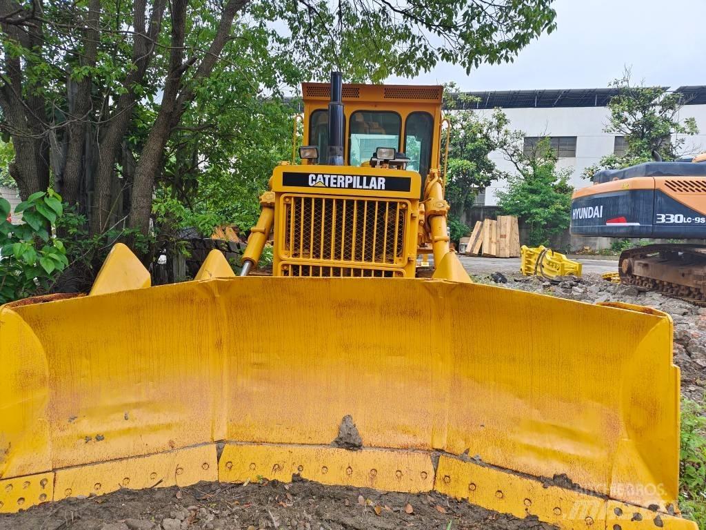 CAT D 7 G بلدوزرات مجنزرة