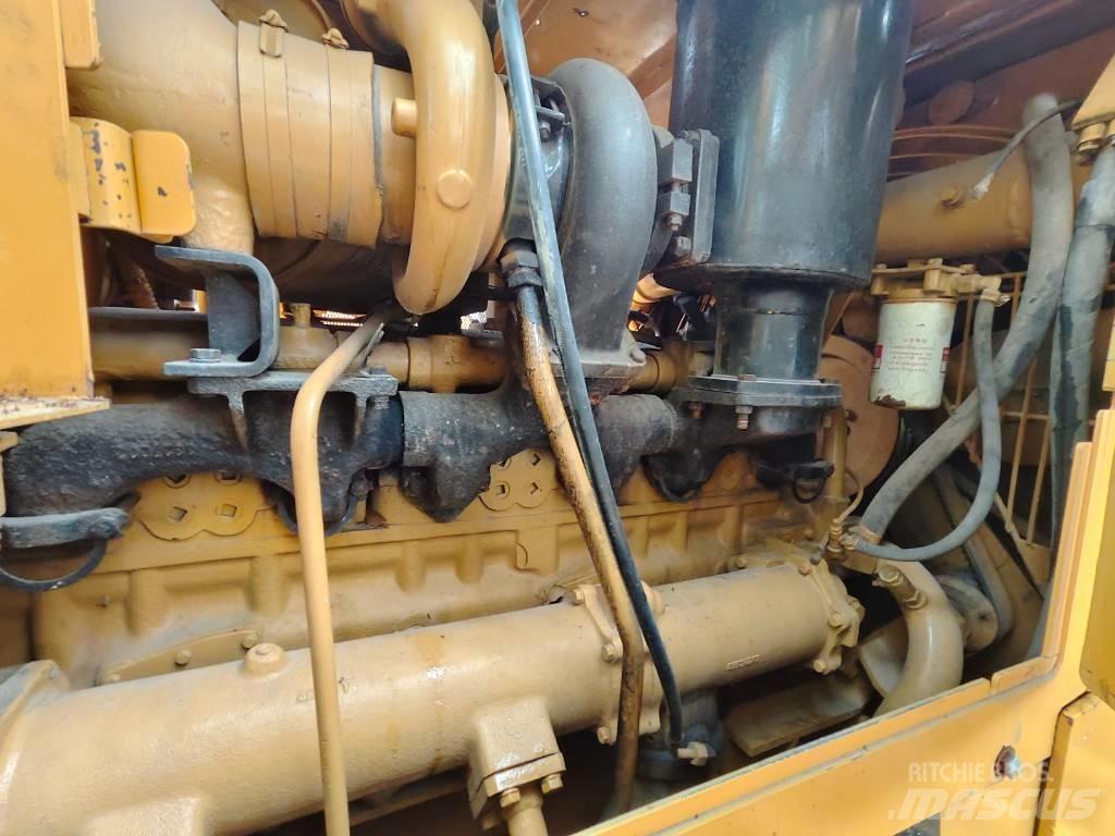 CAT D 7 G بلدوزرات مجنزرة