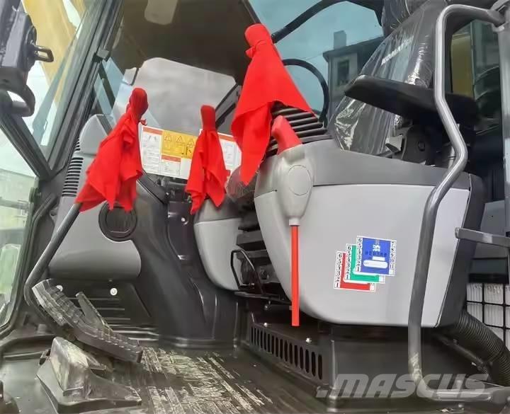 Komatsu PC220-8 حفارات زحافة