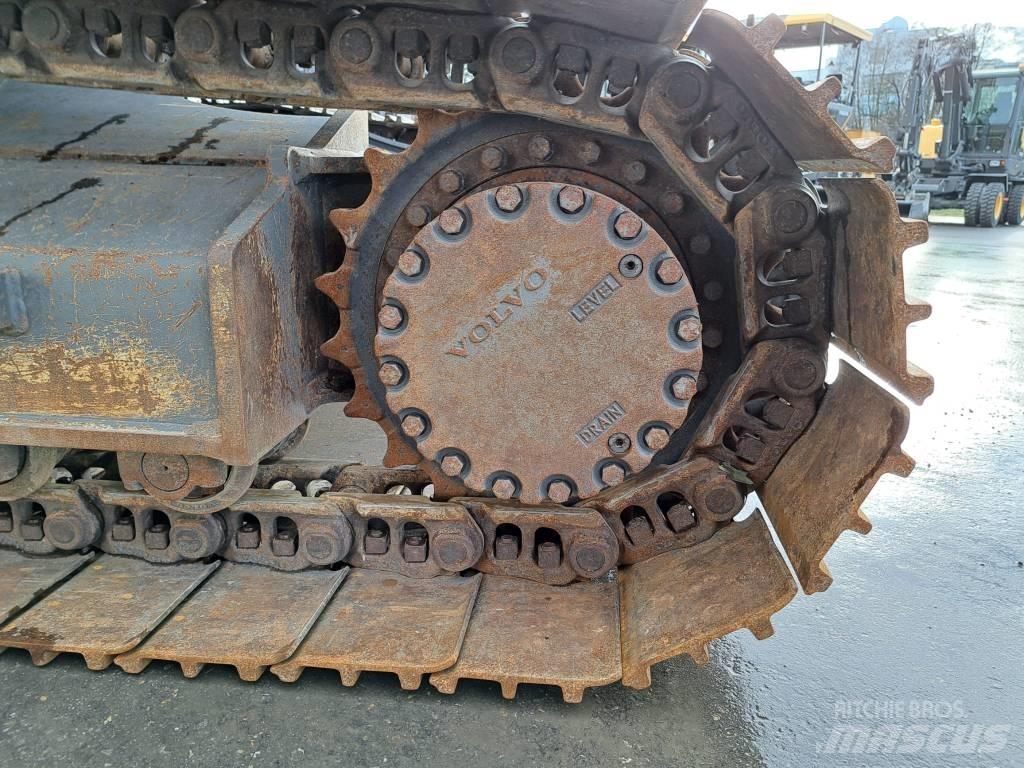 Volvo EC 200 EL حفارات زحافة