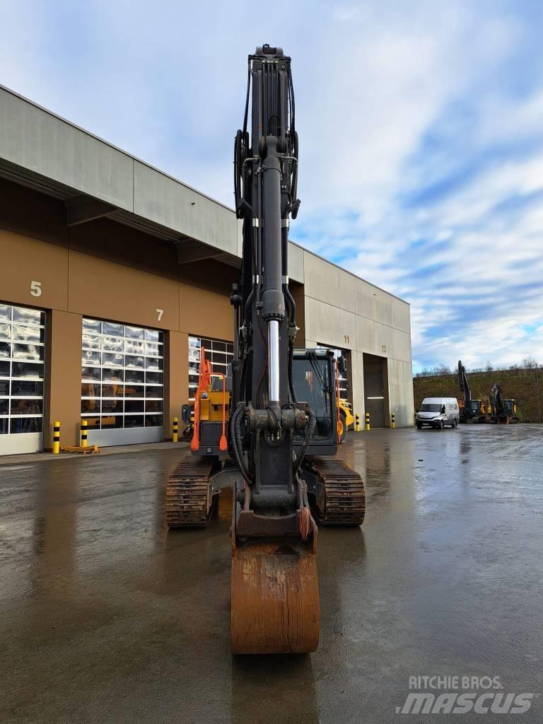 Volvo EC 200 EL حفارات زحافة