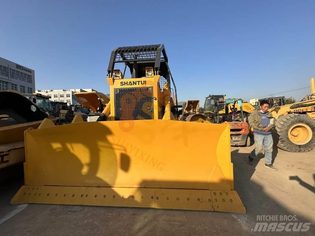 Shantui SD 22 F بلدوزرات مجنزرة