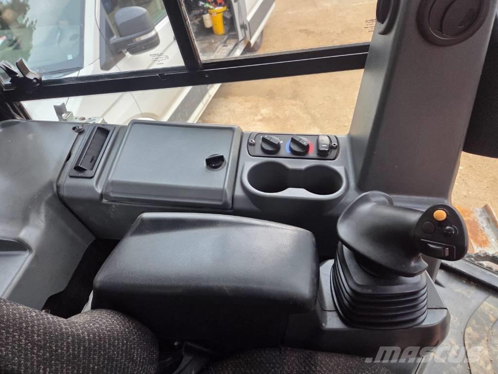 CAT D 5 K 2 LGP بلدوزرات مجنزرة