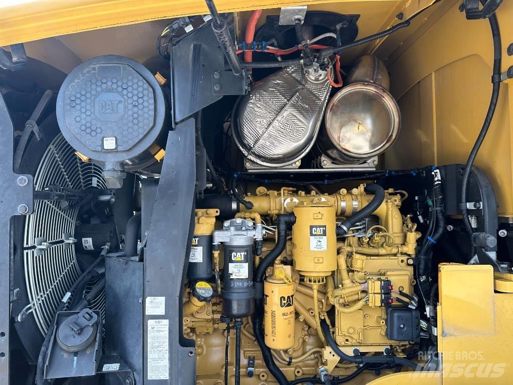 CAT 938M لوادر بعجل