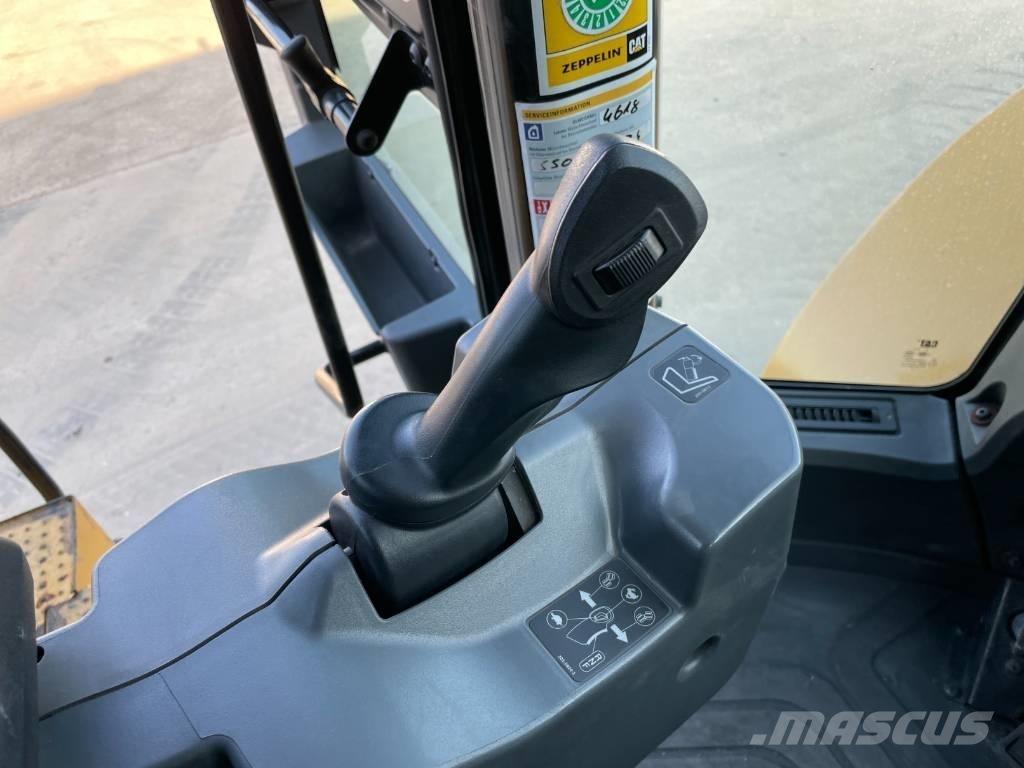 CAT 950M لوادر بعجل