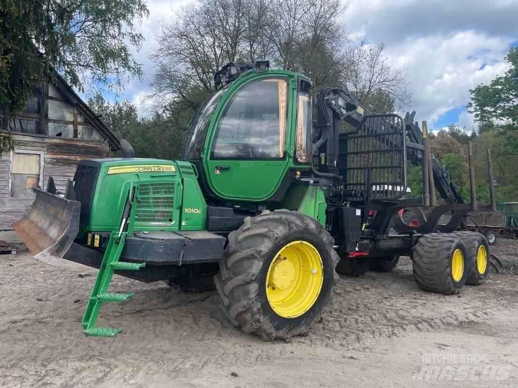 John Deere 1010 E شاحنات