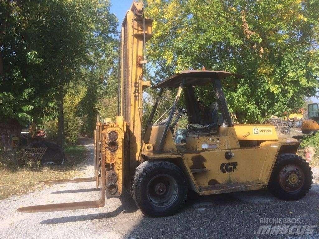 CAT V 200 B شاحنات الديزل