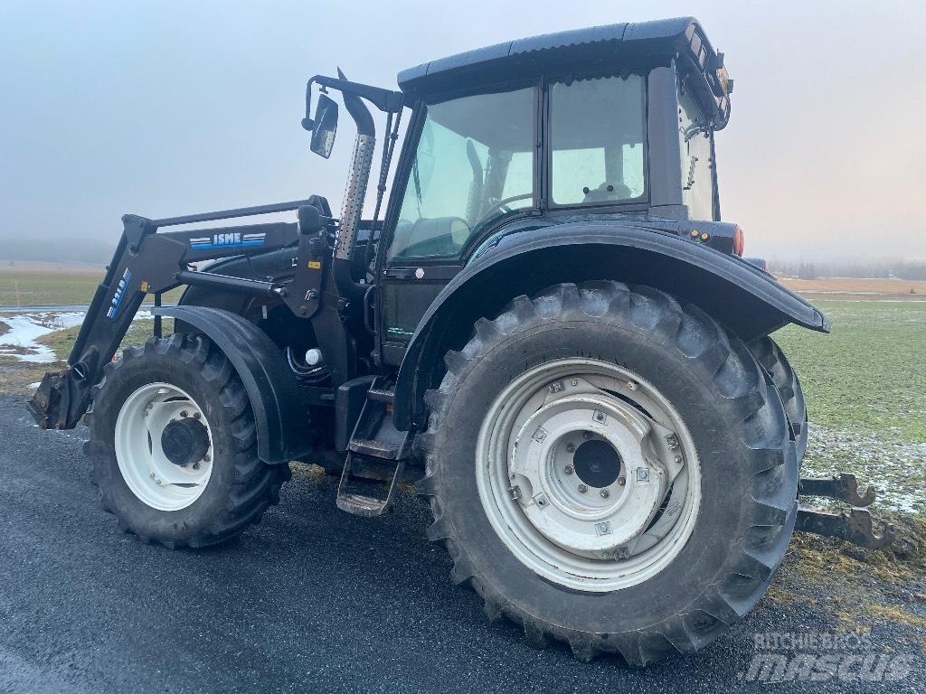 Valtra M 150 الجرارات