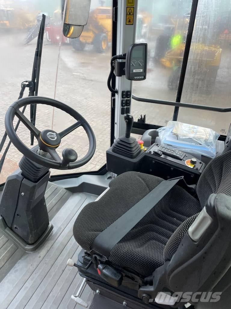 Volvo SD75B مداحل أحادية الأسطوانة