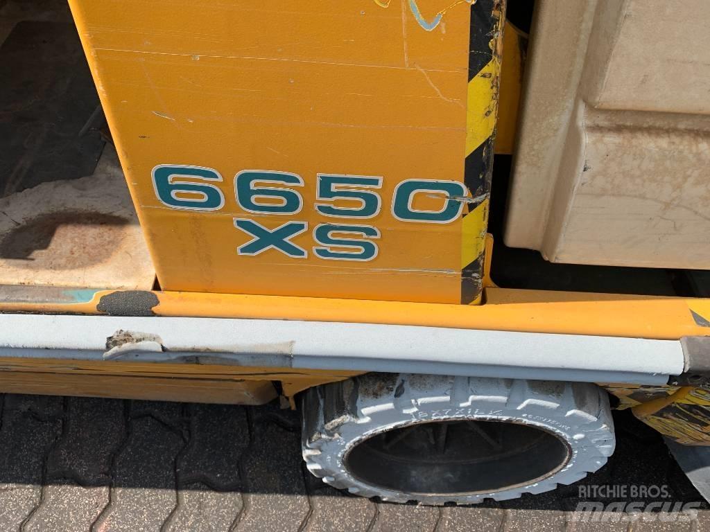 Tennant 6650D      V-2809 ماكينات أخرى لتجهيز الأراضي