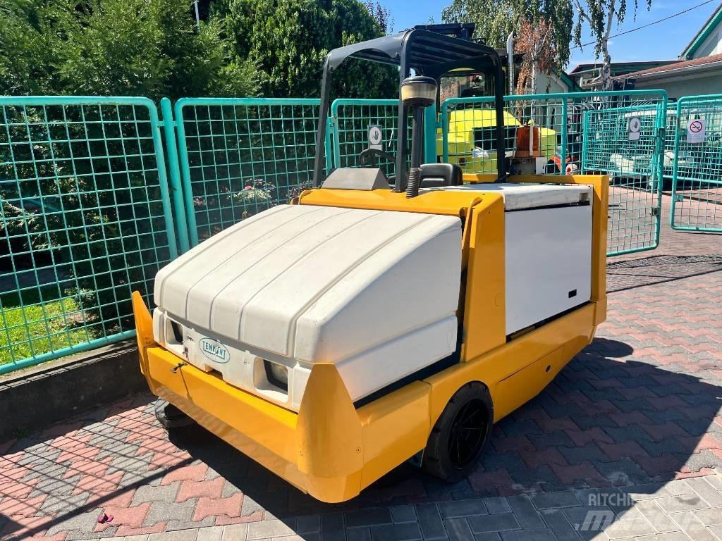 Tennant 6650D      V-2809 ماكينات أخرى لتجهيز الأراضي